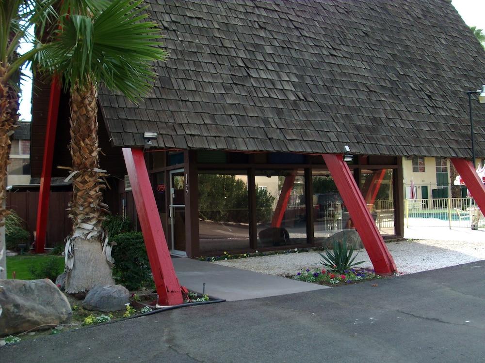 Motel Desert 2*