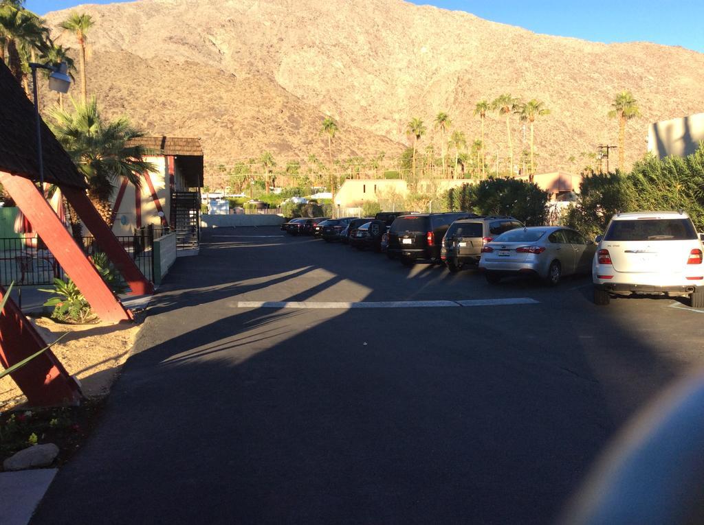 Desert 2* Palm Springs